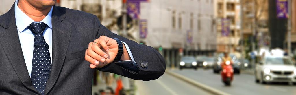 Multi-functional Smartwatch with Fitness Tracking